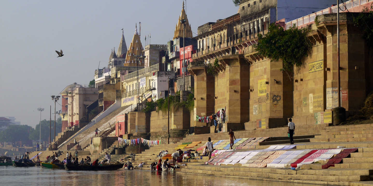 lessive dans le Gange à Bénarès